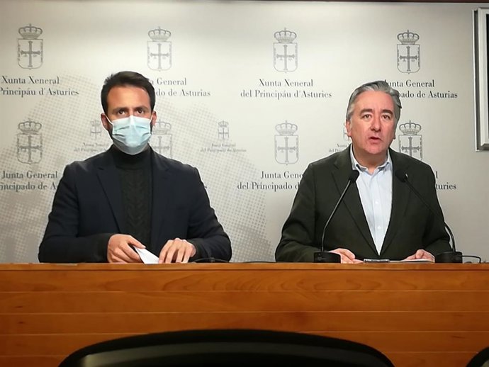 Los diputados del PP Álvaro Queipo y Pablo González