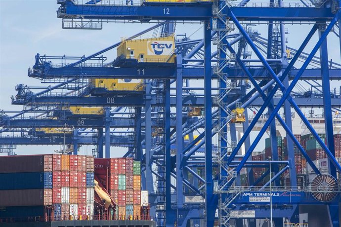 Archivo - Valencia.-El Puerto valora el acuerdo entre transportistas y APM Terminals y agradece el trabajo por "el interés común" 