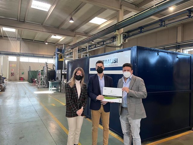 Entrega a Pieralisi de la ayuda a la mejorar de la cualificación del capital humano de las empresas