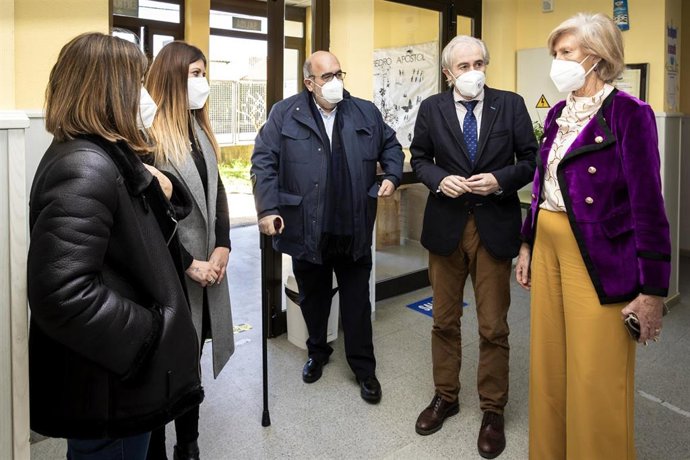 Visita de la consejera de Educación y Formación Profesional, Marina Lombó, al CEIP San Pedro Apostol. Castillo Siete Villas. Arnuero