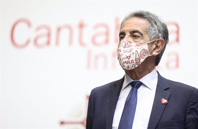 El presidente de Cantabria, Miguel Ángel Revilla, con mascarilla