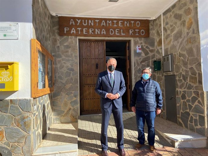 García Egea en su visita a Paterna del Río (Almería)
