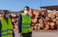 Mañueco defiende una "gestión sostenible" de recursos rurales frente al "ataque" de Sánchez