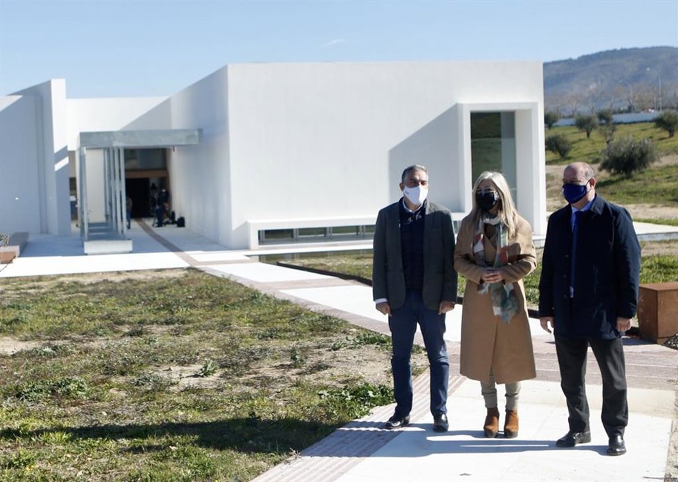 Archivo - Imagen de archivo de Del Pozo junto a Bendodo en el Museo Del Sitio De Los Dólmenes De Antequera