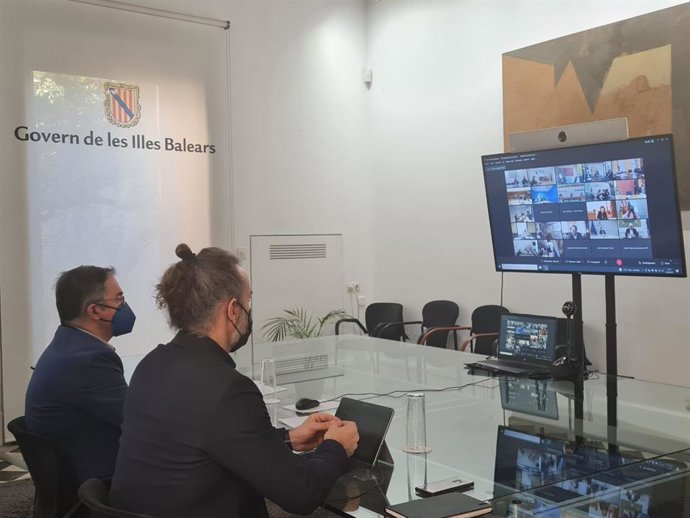 El conseller de Movilidad y Vivienda, Josep Marí, y el director general de Vivienda y Arquitectura, Eduardo Robsy, participan en la Conferencia Sectorial de Vivienda y Suelo.