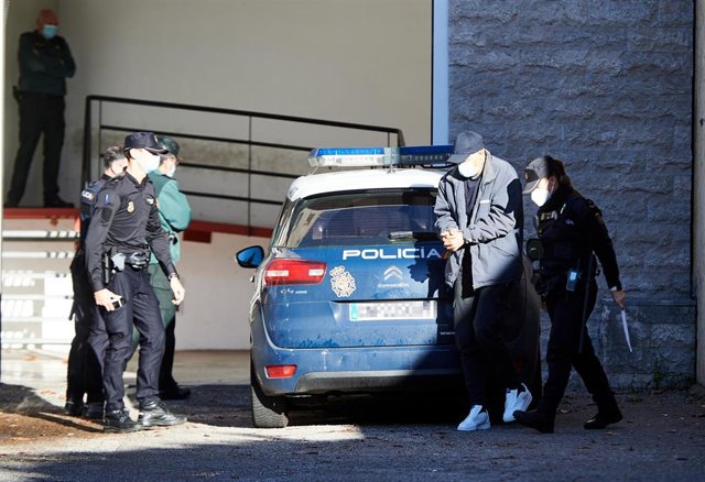 El detenido por el doble crimen de Liaño, José Reñones, a su llegada para declarar por el presunto crimen de su expareja de 40 años y su bebé de once meses, en el Juzgado de Violencia sobre la Mujer número 1 de Santander, a 2 de febrero de 2022