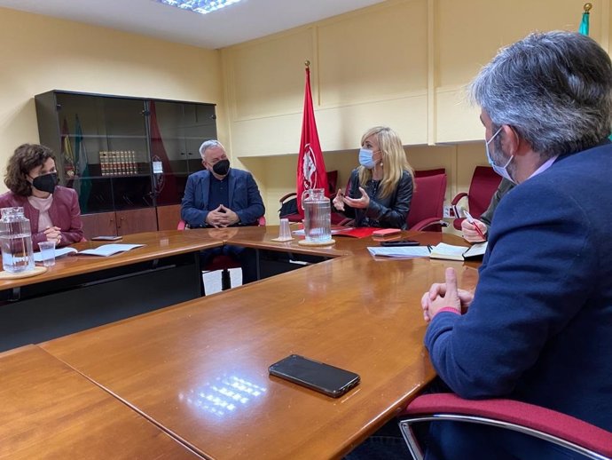 Imagen de este miércoles del encuentro de Andaluces Levantaos con la secretaria general de UGT-A, Carmen Castilla.