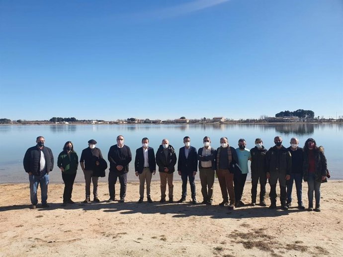 Visita a las lagunas de Villafranca de los Caballeros del Gobierno regional.