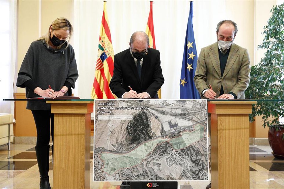 Gobierno autonómico, Aragón Plataforma Logística y la empresa CIPSA NORTE firman un convenio para la ampliación de Plaza.