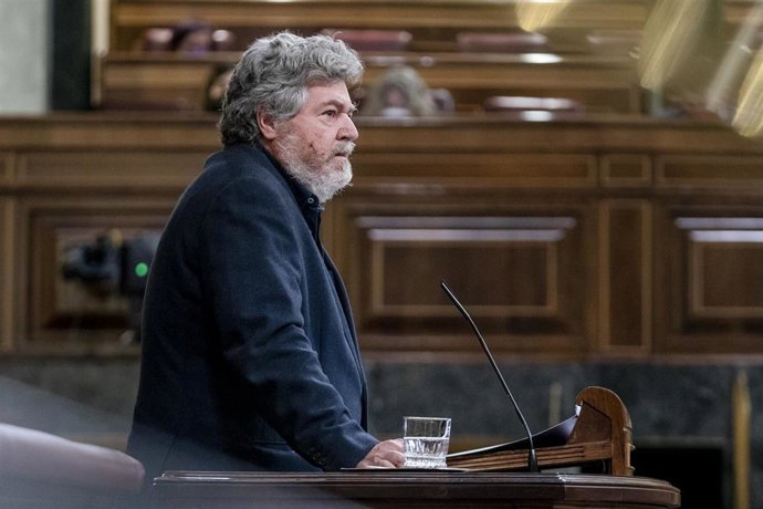 El Portavoz de Equo Juan López de Uralde interviene en una sesión plenaria extraordinaria en el Congreso de los Diputados, a 25 de enero de 2022, en Madrid (España). El Pleno del Congreso de los Diputados se ha reunido en sesión extraordinaria para pron