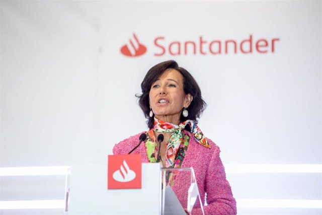 La presidenta del Grupo Santander, Ana Botín, comparece en una rueda de prensa para presentar los resultados de la entidad en 2021, a 2 de febrero de 2022, en Boadilla del Monte, Madrid (España).