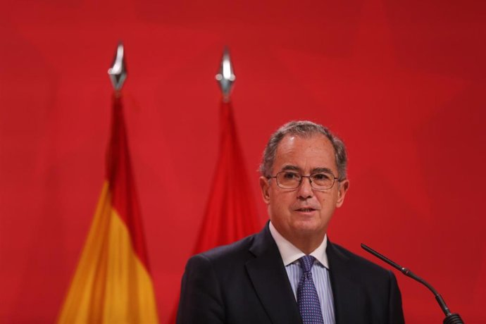 Archivo - El consejero de Educación, Ciencia y Universidades de la Comunidad de Madrid, Enrique Ossorio, comparece ante los medios de comunicación tras la celebración del último Consejo de Gobierno del año, en la Real Casa de Correos, a 29 de diciembre 