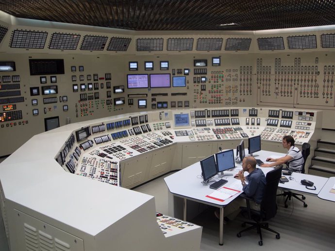Archivo - Simulador de la sala de control de una central nuclear de Tecnatom.