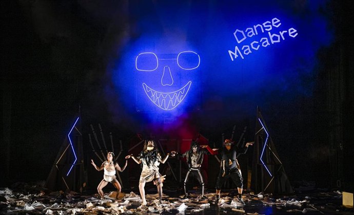 Archivo - El espectáculo 'Danse Macabre', de Martin Zimmermann