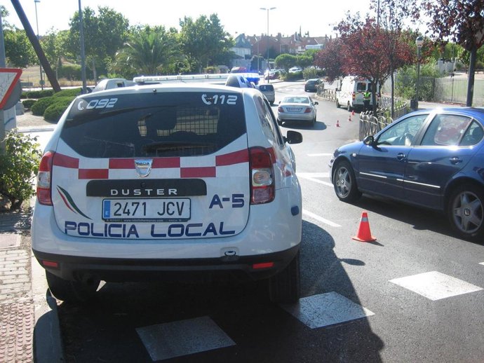 Archivo - Imagen de recurso de una patrulla de Policía local de Coslada.