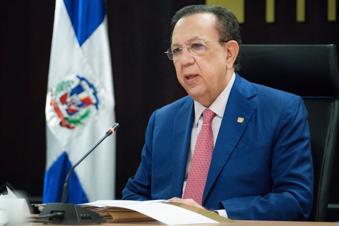 Archivo - Héctor Valdez Albizu, gobernador del Banco Central de la República Dominicana, en rueda de prensa