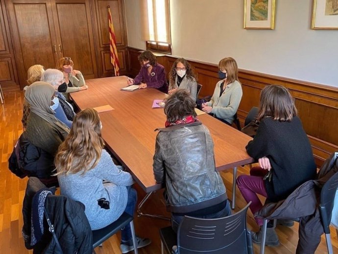 La consellera Tnia Verge se reúne con entidades de La Bisbal de l'Empord (Girona)