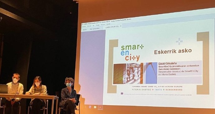 Encuentro con los vecinos de Coronación para anunciar los avances del proyecto SmartEnCity