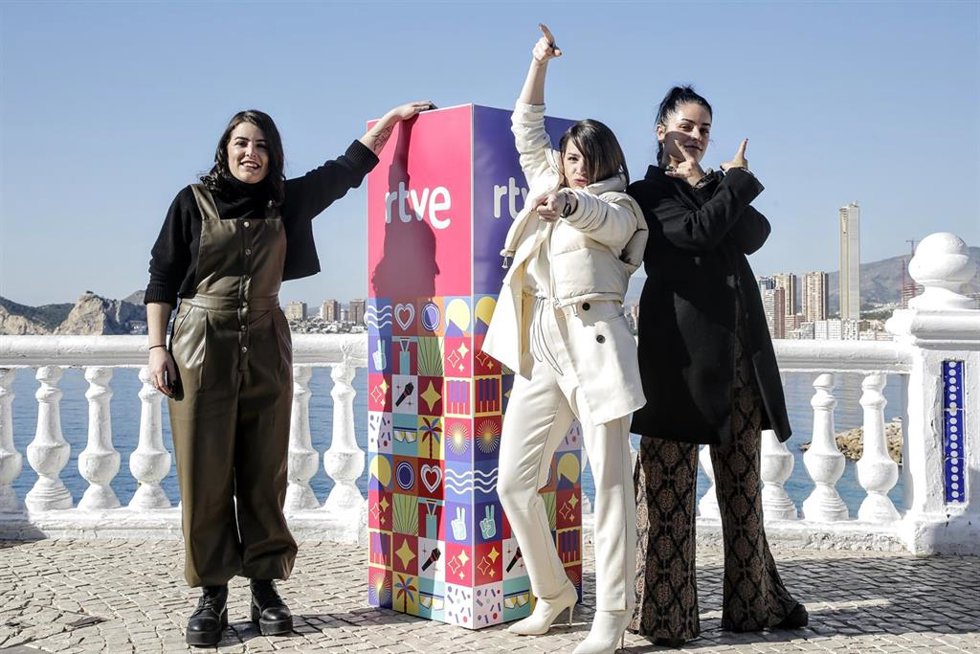 Tanxugueiras posan en una rueda de prensa tras la celebración de la segunda semifinal del Benidorm Fest 2022, en el Mirador del Castillo, a 27 de enero de 2022, en Benidorm, Alicante