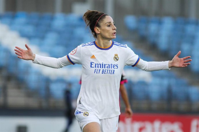 Archivo - Esther González celebrando un gol con el Real Madrid en la Primera Iberdrola 2021-2022