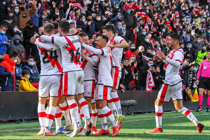 Archivo - Alejandro Catena of Rayo Vallecano celebrates a goal during La liga football match played between Rayo Vallecano and Deportivo Alaves at Vallecas stadium on December 18, 2021, in Madrid, Spain.