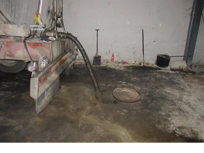 Camión cisterna desde el que se realizaban los vertidos