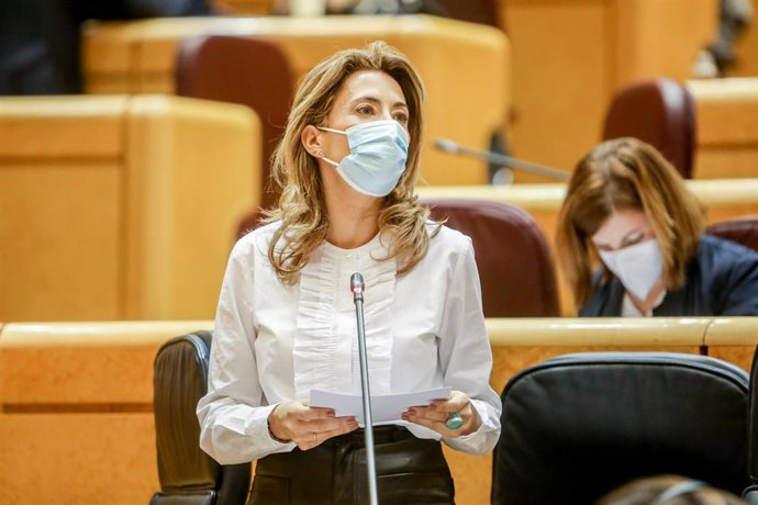 Archivo - La ministra de Transportes, Movilidad  y Agenda Urbana, Raquel Sánchez, en una sesión de control al Gobierno, en el Senado, a 1 de febrero de 2022, en Madrid (España). Durante el pleno, el Ejecutivo central ha dado respuesta, entre otras, a la