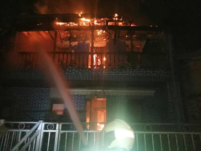 Incendio en Tudela Veguín (Oviedo):