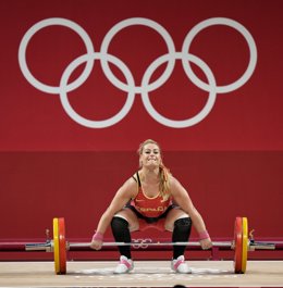 Archivo - La halterófila española Lydia Valentín en los Juegos de Tokyo 2020
