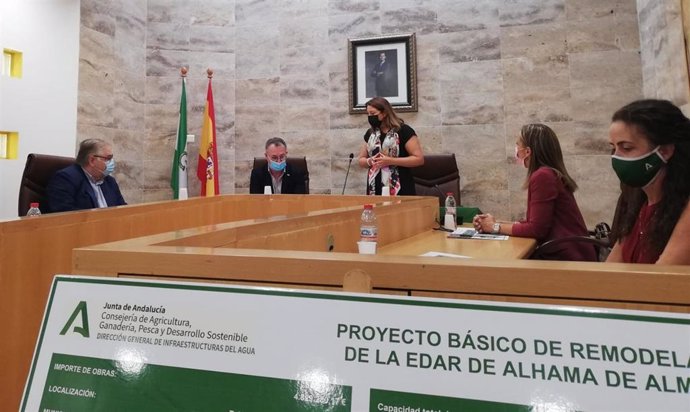 Archivo - La consejera Carmen Crespo presenta el proyecto de remodelación de la EDAR de Alhama de Almería. 