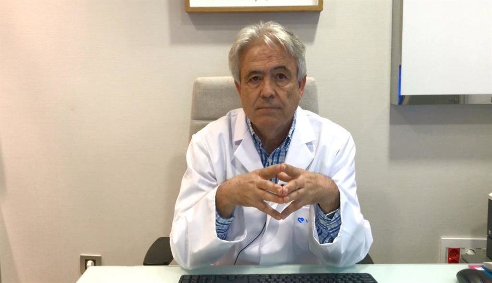 El doctor Emilio Alba, jefe de servicio de oncología del Hospital Vithas Xanit Internacional y Vithas Málaga.