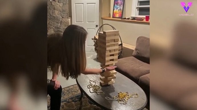 ¡Sacó Una Pieza De La Torre De Un Golpe Y No Se Derrumbó!