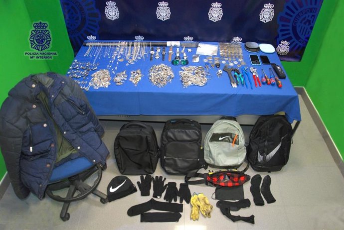 Objetos intervenidos a los dos detenidos por robos en viviendas en Valladolid.