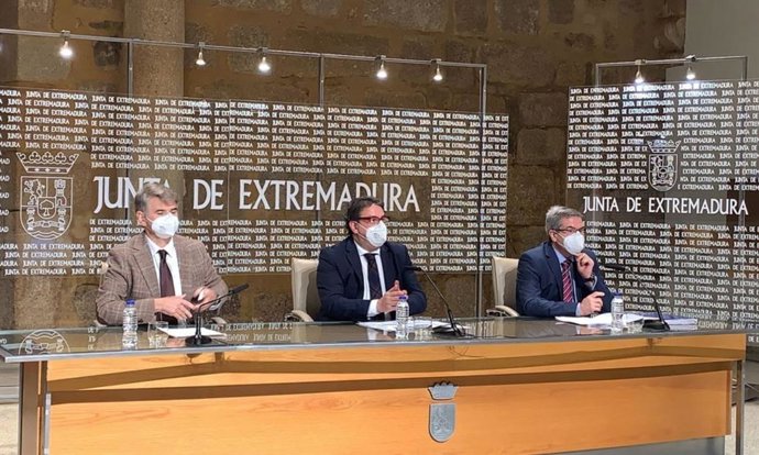 El vicepresidente segundo de la Junta, José María Vergeles, en rueda de prensa