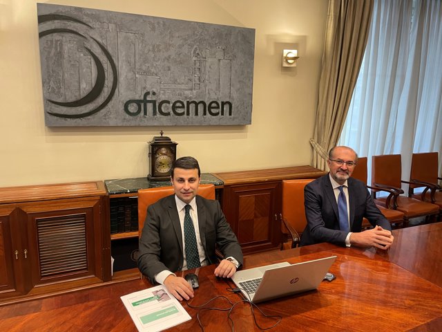 El presidente de Oficemen, José Manuel Cascajero (izda), y el director general de Oficemen, Aniceto Zaragoza (dcha)