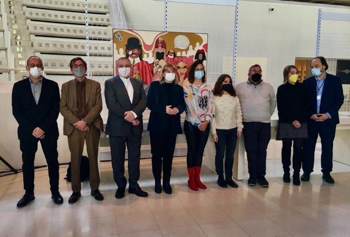 La consellera de Cultura, Natlia Garriga, la directora de Chiquita Room, Laura González; la fotógrafa Paula Artés, el periodista Jaume Vidal; el director del Arxiu Nacional, Francesc Balada, y el del Museu Nacional d'Art Contemporani, Pepe Serra