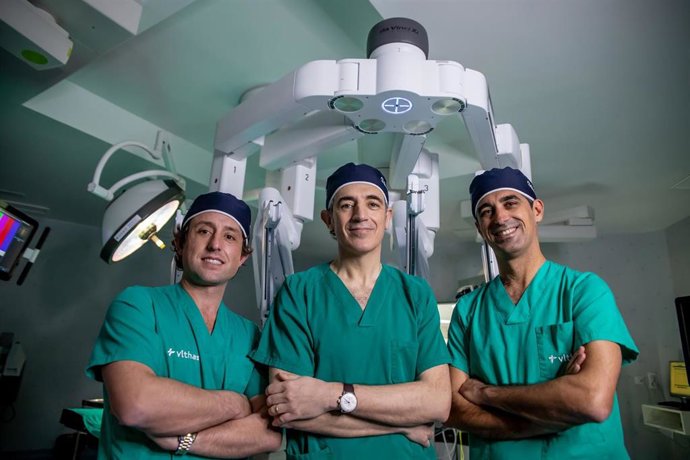 Archivo - De izquierda a derecha, los doctores Campanario, Ruibal y Medina.