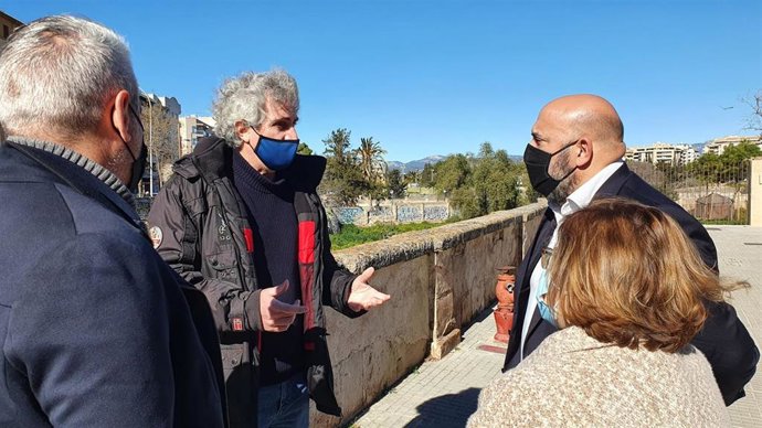 Jaime Martínez, durante su visita al barrio palmesano de Bons Aires.