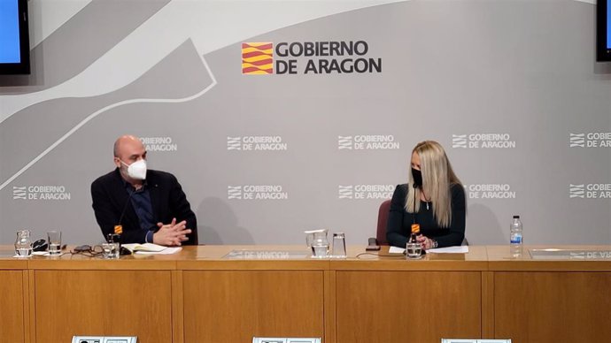 El director general de Cultura del Gobierno de Aragón, Víctor Lucea, y la diputada delegada de Cultura de la DPZ, Ros Cihuelo.
