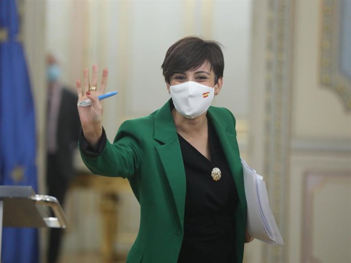 Archivo - La ministra de Política Territorial y portavoz del Gobierno, Isabel Rodríguez, después de intervenir en una reunión del Comité Preparatorio de Impulso y de Seguimiento de la Conferencia de Presidentes, en el Paseo de la Castellana, a 26 de nov