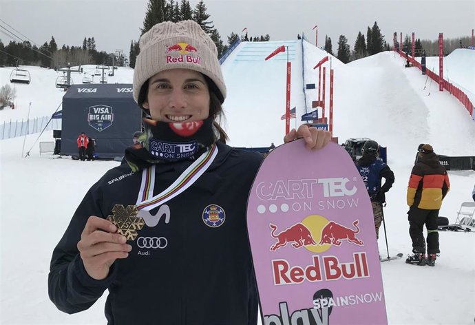 Archivo - Queralt Castellet tras conseguir la medalla de bronce en los Mundiales de Aspen de 2021