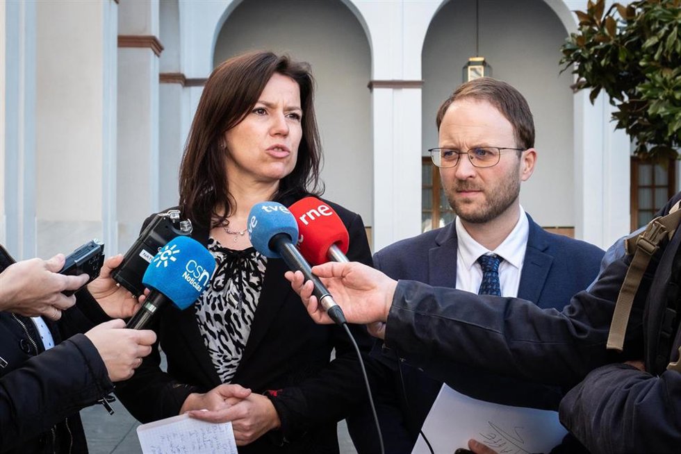 Archivo - Los diputados del PP-A Ana Vanessa García y Erik Domínguez