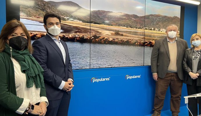 Responsables del PP, entre ellos el senador Francisco Bernabé