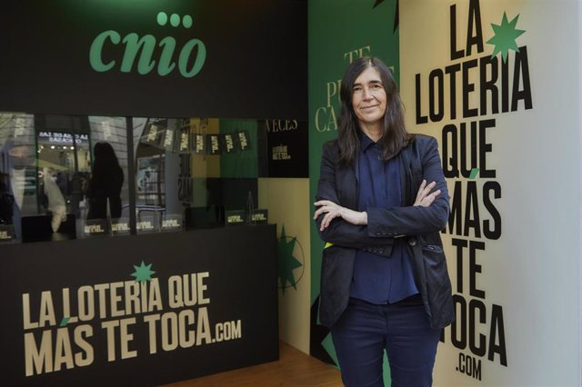 María A. Blasco en el local de la calle Arenal, en el marco de la campaña 'La lotería que más te toca'.