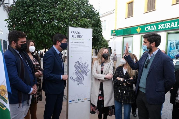 Marín en la inauguración de la señalítica de Prado del Rey.