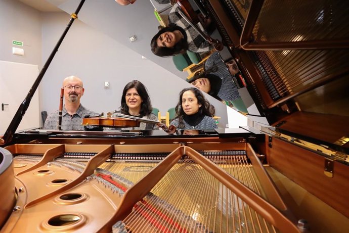 Juan Ronda, Claudia Medina y Auxiliadora Gil ofrecen el concierto 'Trío Parisiens' dentro del ciclo 'Música de cámara' de la ROSS.