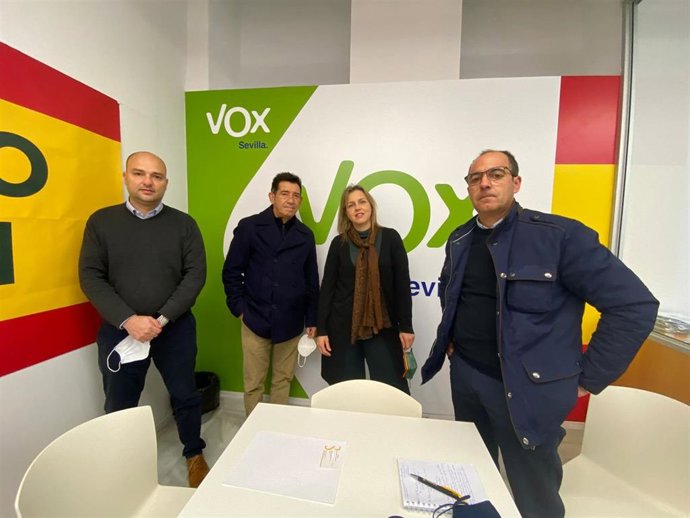 El grupo municipal de Vox en el Ayuntamiento de Sevilla se reúne con representantes de los trabajadores de la empresa de seguridad Mersant.