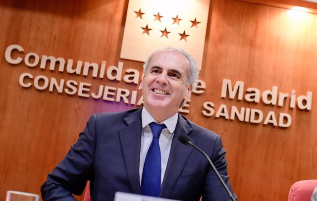 Archivo - El consejero de Sanidad de la Comunidad de Madrid, Enrique Ruiz Escudero.