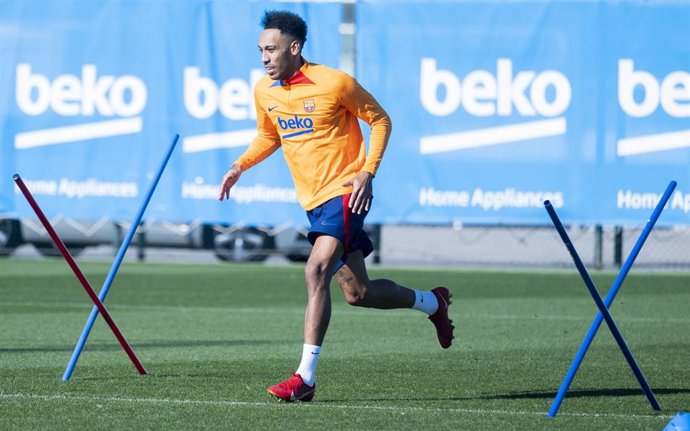 El nuevo jugador del FC Barcelona Pierre-Emerick Aubameyang en un entrenamiento