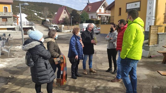 Los diputados del PP José Felgueres y Gloria García visitan Aller